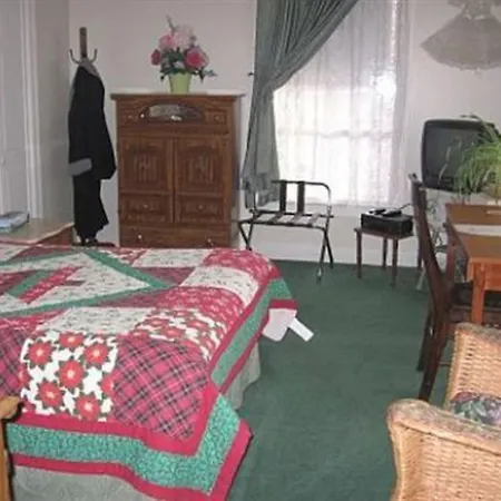 Olde Judge Mansion B&B-3